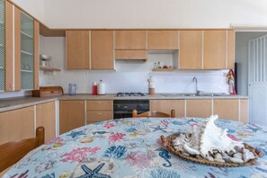 Kühlschrank, Ofen, Herdplatte, Geschirrspüler