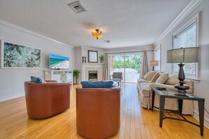 TV - 5 bed Home W/ Private Pool on Siesta Key! (Siesta Key)