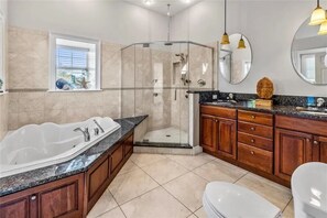 Hair dryer, towels - 5 bed Home W/ Private Pool on Siesta Key! (Siesta Key)