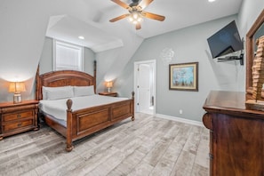 5 bedrooms, iron/ironing board, free WiFi, bed sheets