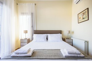 2 bedrooms, iron/ironing board, WiFi, bed sheets