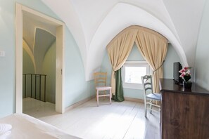 5 bedrooms, free WiFi, bed sheets