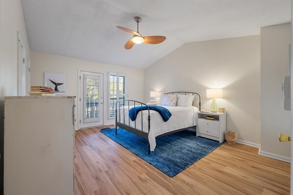 2 bedrooms, iron/ironing board, WiFi, bed sheets - 2bd Townhouse 10 minutes from Charleston and Folly Beach (Charleston)