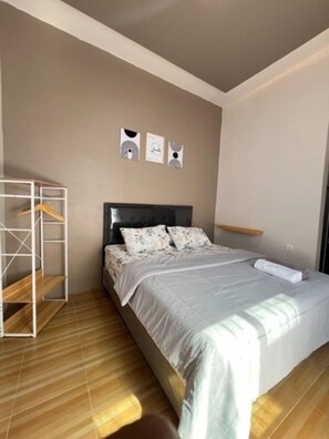 3 bedrooms, soundproofing, iron/ironing board - OSH Omah Syariah Homestay  (Wonosobo)