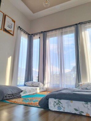 3 bedrooms, soundproofing, iron/ironing board - OSH Omah Syariah Homestay (Wonosobo)