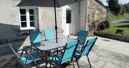 Quiet little house in the countryside, newly restored, 15 minutes from the beach.