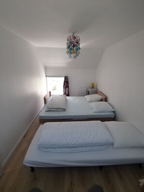 2 bedrooms, iron/ironing board, travel crib, WiFi - Quiet little house in the countryside, newly restored, 15 minutes from the beach. (Saint-Derrien)