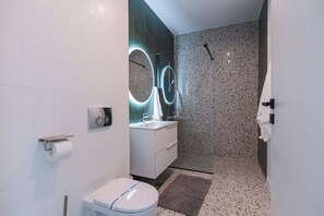 Hårføner, håndklær, såpe og toalettpapir