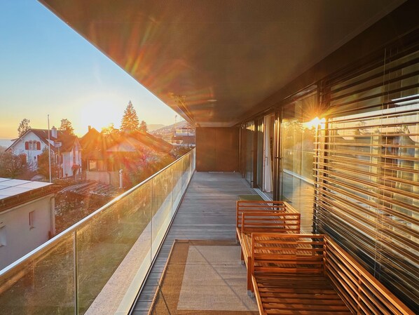 Property grounds - Soleil House - Family-friendly Apartment with Amazing Lake View in St Blaise (Saint Blaise)