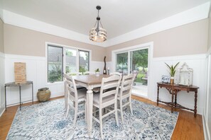 Dining - Mississippi Hideaway- Beautiful River Views! Relax & Unwind in this Cozy 3 Bdrm. (Princeton)