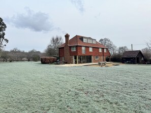 Exterior - Large detached farmhouse in quiet Kent countryside , close to London train line (Edenbridge)