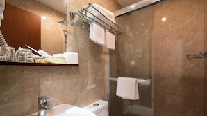 A modern bathroom with a glass-enclosed shower, a white sink, and a towel rack. - Leone d'Oro Guesthouse (Rome)