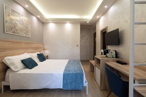 Standard Room | Desk, laptop workspace, soundproofing, free WiFi