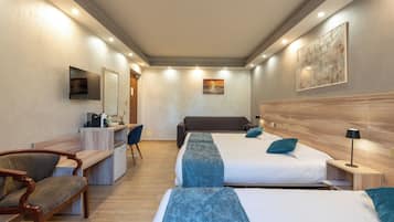 Standard Triple Room | Desk, laptop workspace, soundproofing, free WiFi