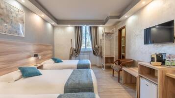 Desk, laptop workspace, soundproofing, free WiFi