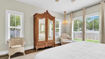 Nhà, nhiều giường (Under the Oaks Cottage in Blue Mounta) | 3 phòng ngủ, truy cập Internet không dây