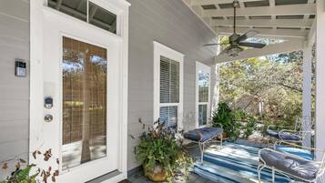 House, Multiple Beds (Under the Oaks Cottage in Blue Mounta) | Terrace/patio