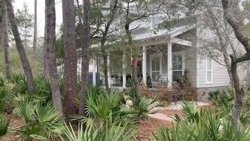 House, Multiple Beds (Under the Oaks Cottage in Blue Mounta) | Exterior