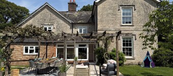 Beautifully restored Grade II listed house, nestled in a picturesque village!