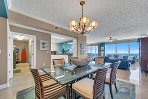 Condo, varias camas (Hidden Dunes 503) | Restaurantes