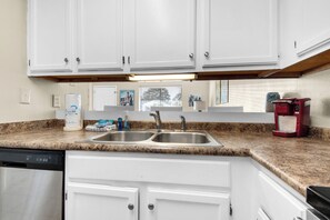 Fridge, microwave, oven, stovetop - ⭐Walk 2 Beach-Monthly Discount-1BR Sandprints A1⭐ (Miramar Beach)