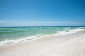 Condo, 1 cama Queen size y sofá cama (Hidden Beach Villas 122 - A Sunset Pa) | Playa