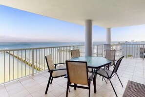 Appartamento, letti multipli (Destin West Bayside Osprey 502) | Ristorazione all'aperto