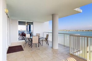 Outdoor dining - Destin West Bayside Osprey 502 (Fort Walton Beach)