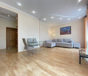 Appartement, balkon, uitzicht op de stad | Woonruimte