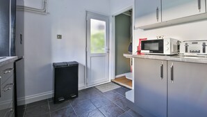 Unclassified image, 2 of 34, button - Elegantly Designed House with Piano (Cardiff)