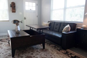 Interior - Pineapple Penthouse- Cozy 1/1 Suite Near Downtown St. Pete -PET FRIENDLY (St. Petersburg)