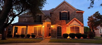 Spacious 5 Bedroom Home Luxury Outdoor Space Ideal for Families & Remote Work