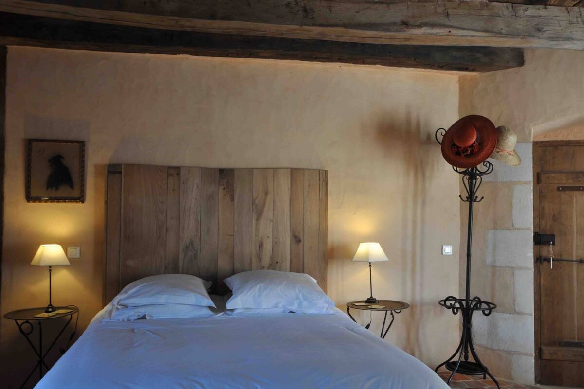 Chambre des Loubes | ستائر تعتيم ومكواة/لوح كي وواي فاي مجانًا