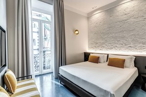 Suite Deluxe, vistes a la ciutat | Llençols de cotó egipci, roba de llit d'alta qualitat i cobrellits 