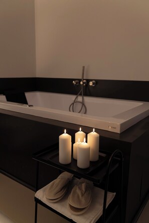 Exclusive Room, City View | Private spa tub - Adaram Suites (Naples)