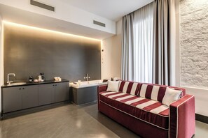 Exclusive Suite, City View | Living area