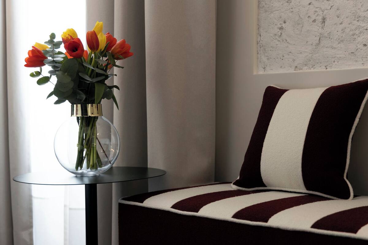 1 bedroom, Egyptian cotton sheets, premium bedding, down duvets