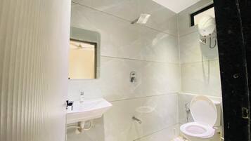 Deluxe Double Room | Bathroom