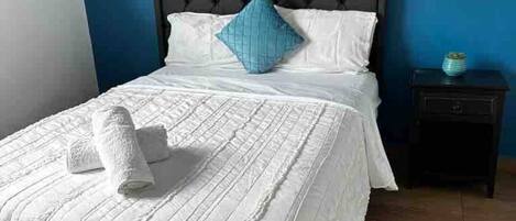 2 bedrooms, iron/ironing board, WiFi, bed sheets