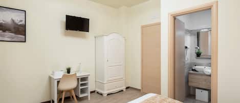 Standard Room, 1 Bedroom | Soundproofing, free WiFi