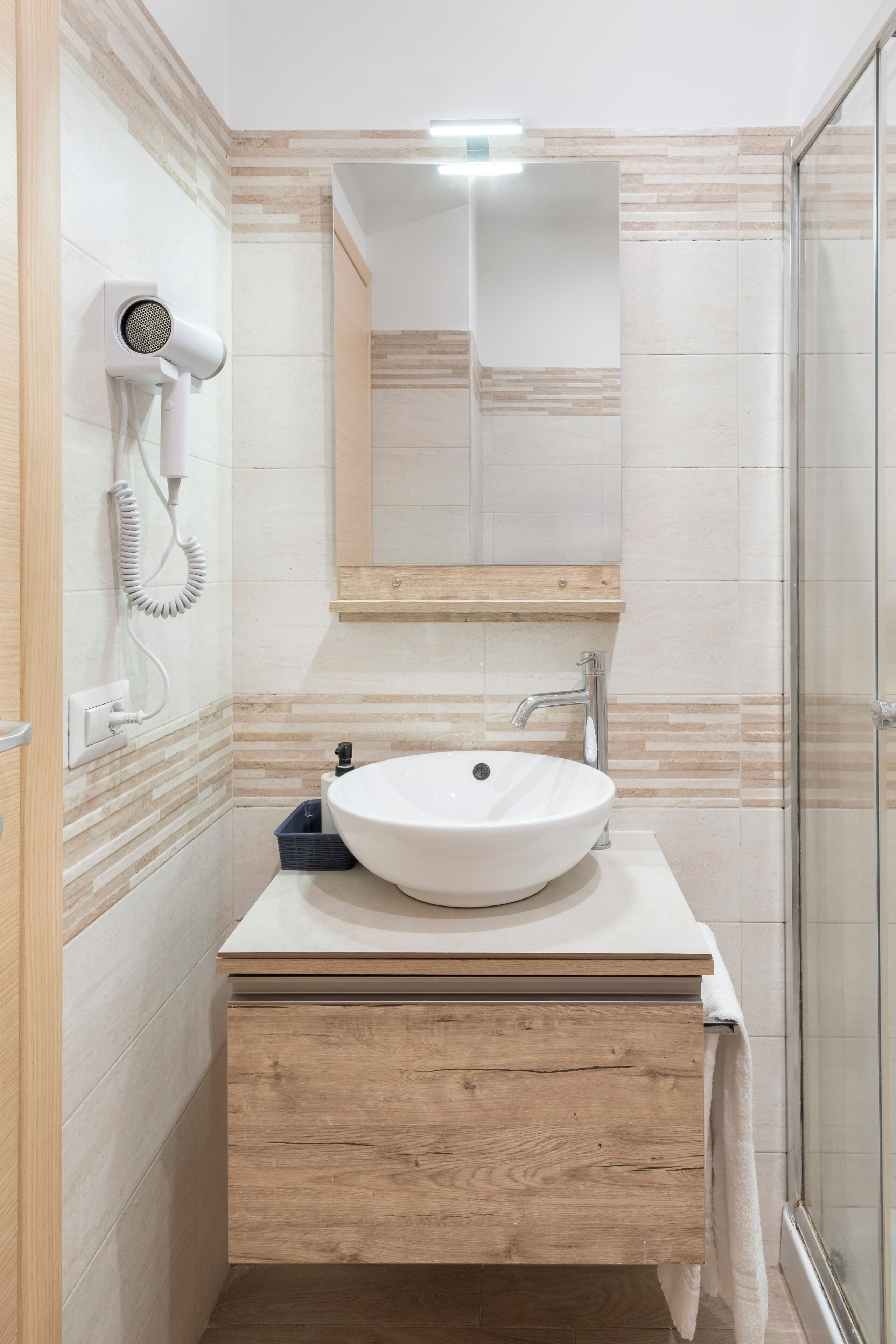 Quadrupla Comfort | Bagno | Doccia, asciugacapelli, accappatoio, asciugamani