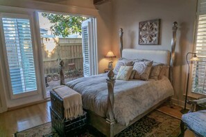 3 habitaciones, tabla de planchar con plancha y cuna de viaje 