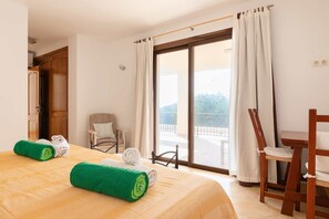 3 chambres, fer et planche à repasser, Wi-Fi gratuit, draps fournis