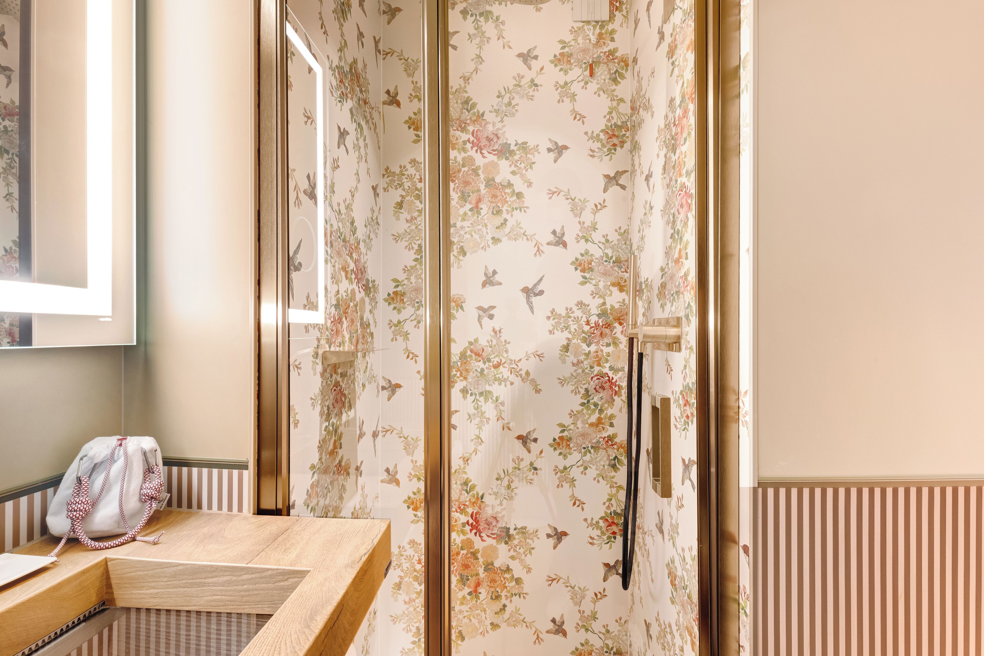 Classic Room | Bathroom