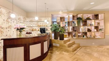 Coin salon dans le hall