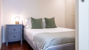 1 bedroom, iron/ironing board, free WiFi, bed sheets - Bombarda Cozy Studio by LovelyStay (Porto)