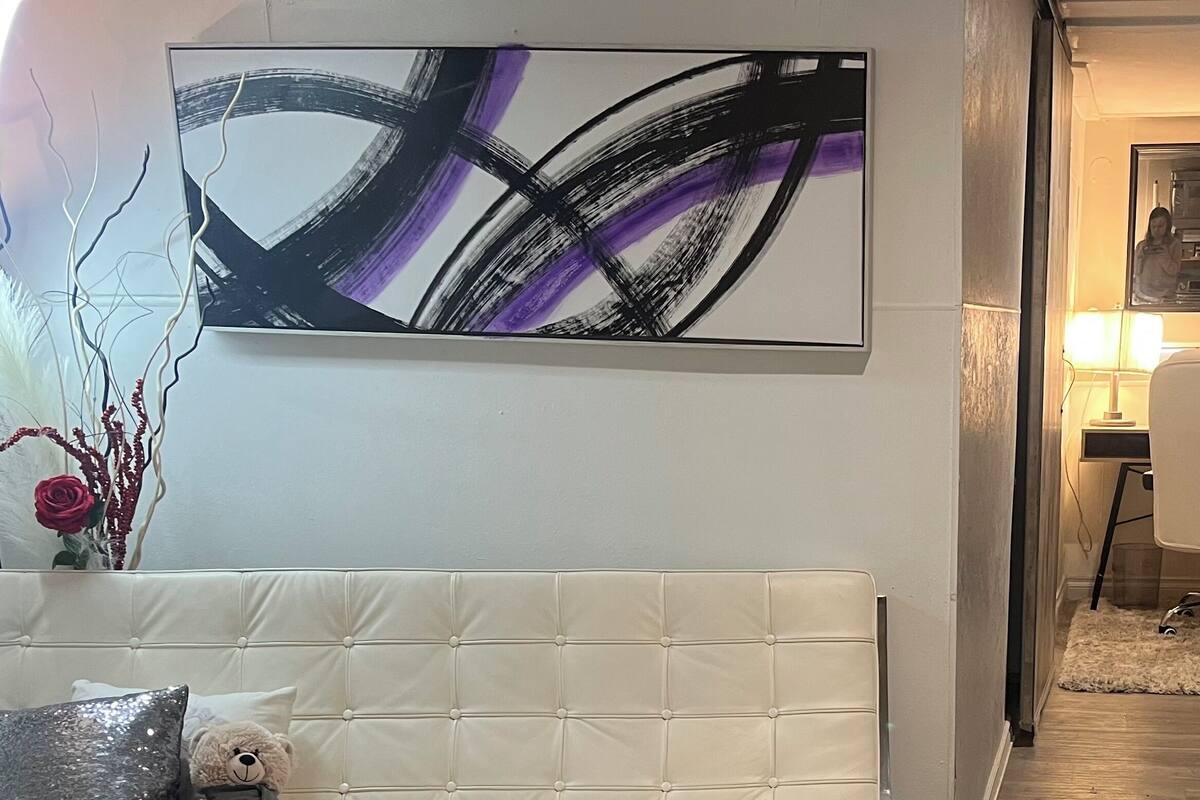 2 عدّة غرف نوم وأغطية فراش متميزة وأسرّة بطبقة علوية مريحة