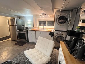 Standard Suite | Private spa tub - Brookside Falls  (Nanaimo)