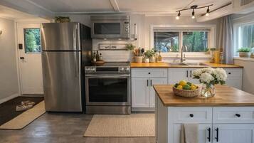 Signature Suite | Private kitchen | Shared fridge, microwave, oven, stovetop