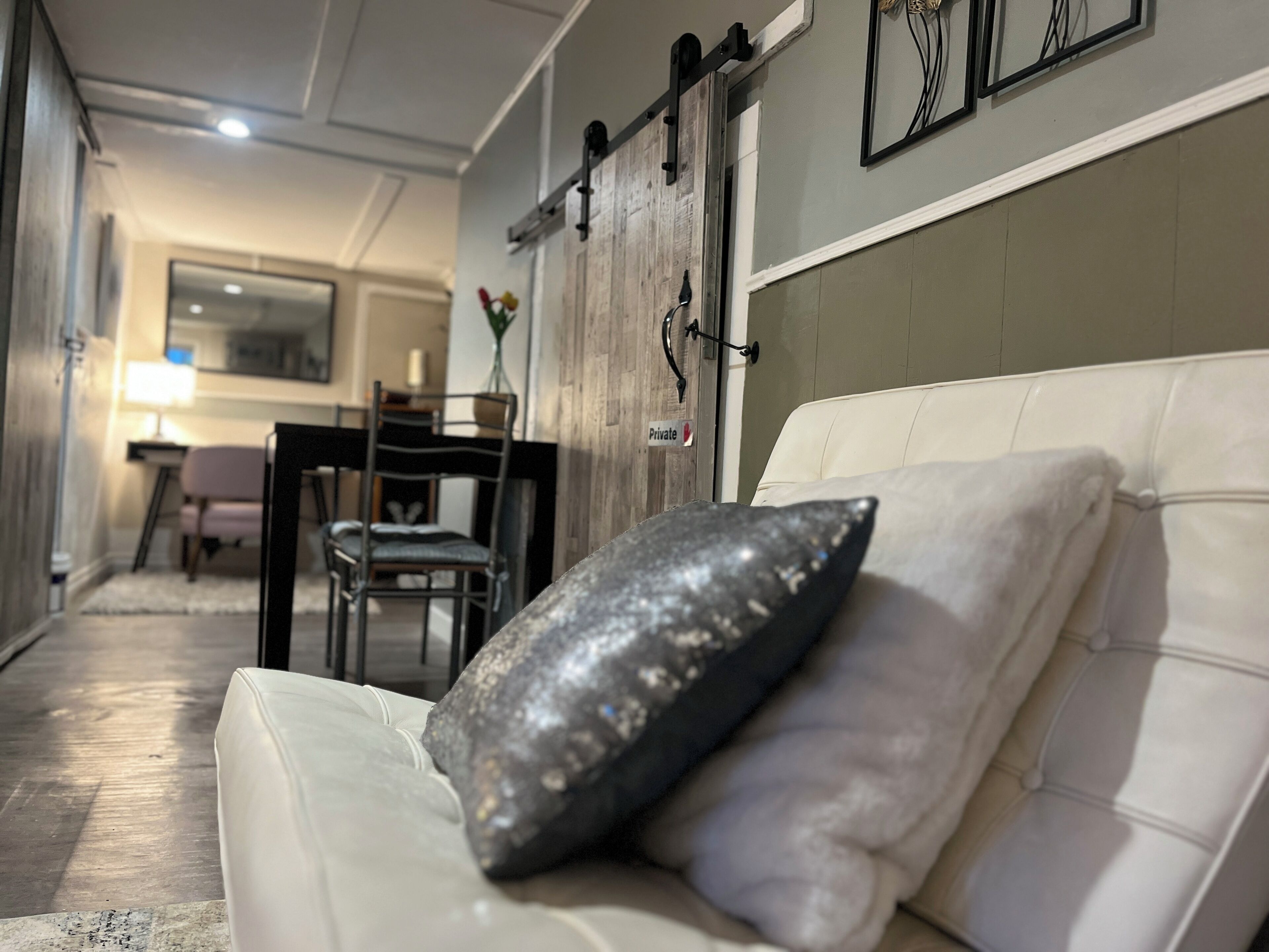 Standard Suite | In-room dining